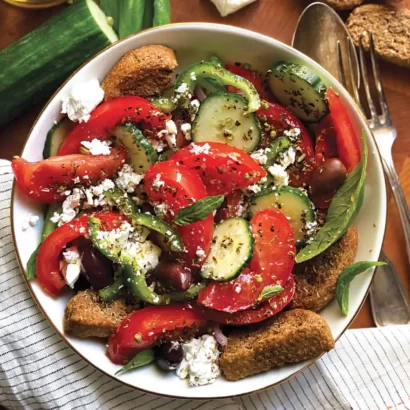 Horiataki Salata (Traditional Greek Salad)