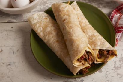 Thumbnail for Burrito de Deshebrada con Huevo (Shredded Beef and Egg Burrito)